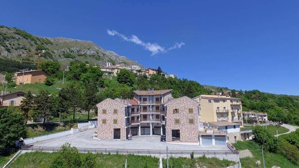Attico E Super Attico Panoramico Apartment Рока ди Камбио Екстериор снимка