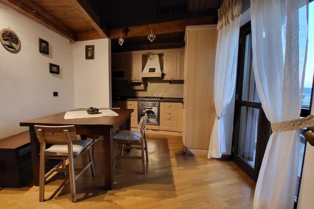 Attico E Super Attico Panoramico Apartment Рока ди Камбио Екстериор снимка