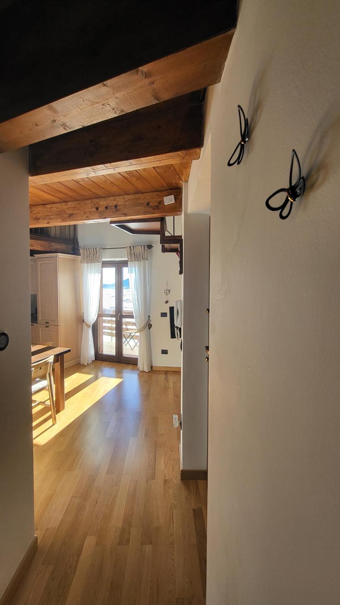 Attico E Super Attico Panoramico Apartment Рока ди Камбио Екстериор снимка
